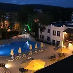 מלון Atrium 3*
