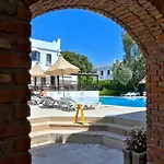 מלון Atrium 3*