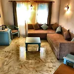 Atrium 3*