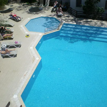 מלון Atrium 3*